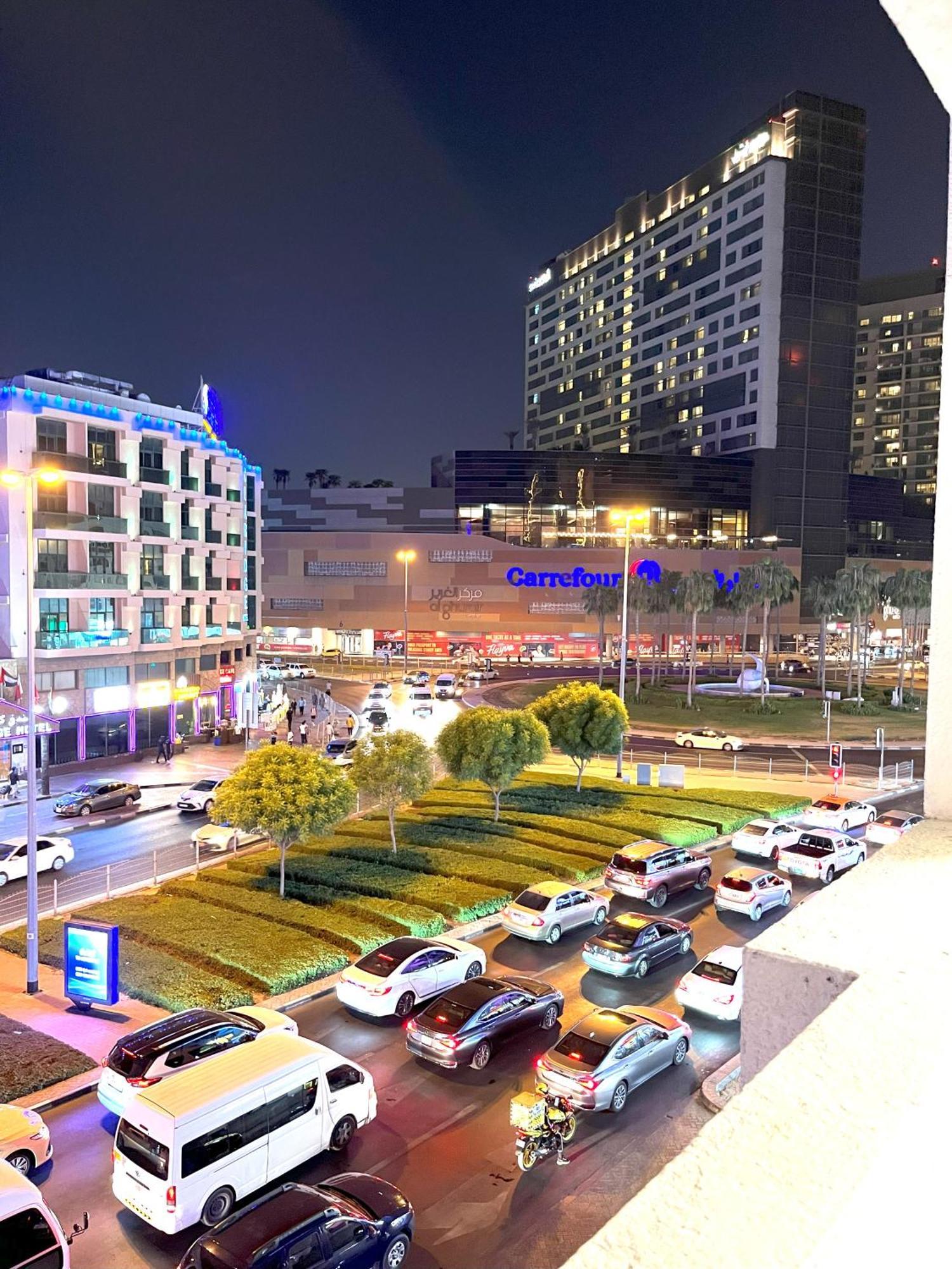 Yoko Luxury Hostel Dubai Exterior foto